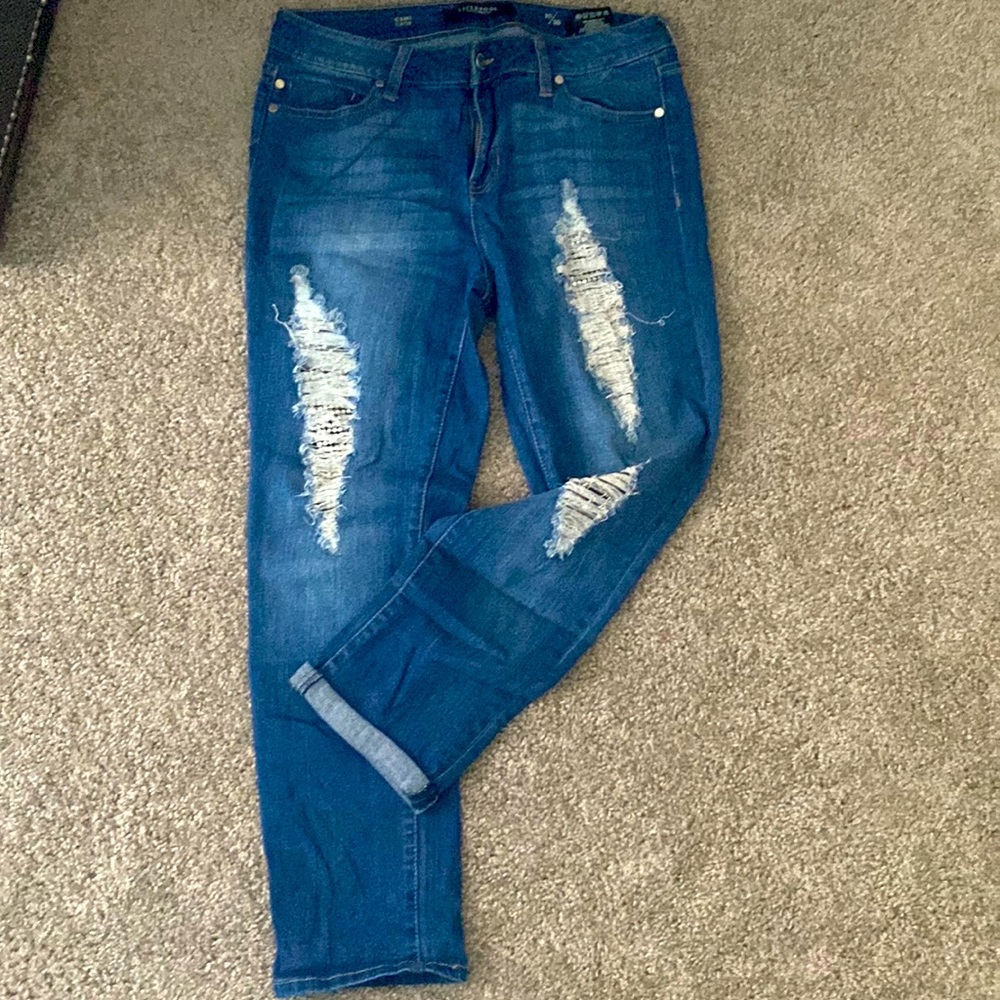 LIVERPOOL peek-a-boo embellished frayed stretchy crop loose fit jeans. 10/30